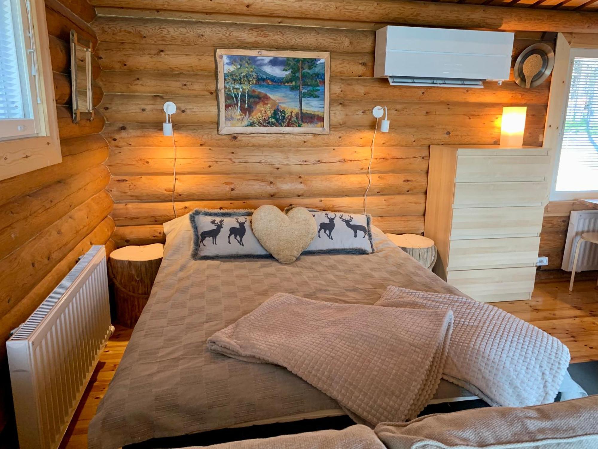 Kaupinmaja, Yllaes, Aekaeslompolo, Lapland - Log Cabin With Lake And Fell Scenery Zewnętrze zdjęcie